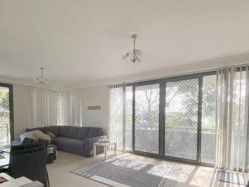 For Rent Ultimate Convenience 2 Mins to Train! 1BR Unit...