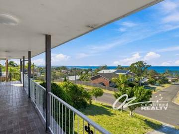 | FOUR BEDROOM PROPERTY WITH OCEAN VIEWS