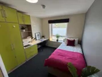 flat share in Flewitt House, Beeston, NG9 2AR