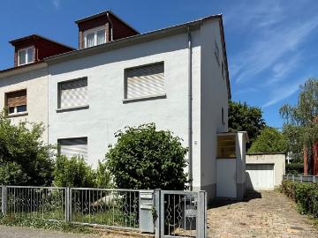 Frankfurt Zeilsheim: Erbpacht vermietetes DHH mit 2...