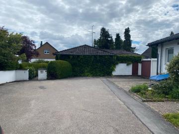 Freistehender Winkelbungalow, Walmdach, massiv,...
