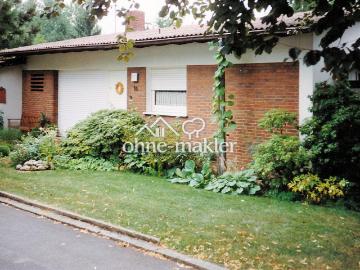 Freistehendes Einfamilienhaus mit großem Garten