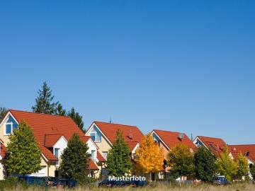 Freistehendes Einfamilienhaus mit Wintergarten und Garage