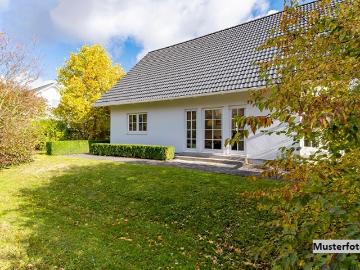 Freistehendes Einfamilienhaus mit Wintergarten und...
