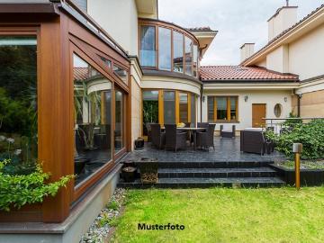 Freistehendes Einfamilienhaus nebst Garage