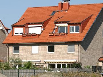 Freistehendes 2 Familienhaus mit überdachter Terrasse