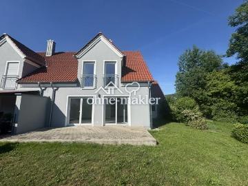 Frisch renovierte Doppelhaushälfte mit Garten in...