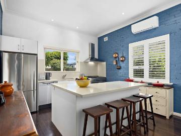 Fully Air Conditioned Picturesque Californian Bungalow