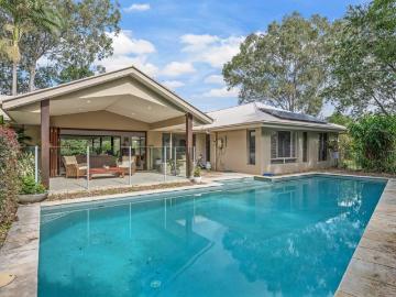 Fully Furnished Hinterland Retreat on Acreage Eumundi
