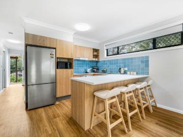 Fully leased unit complex in coastal hotspot