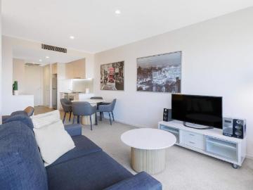 fully serviced apartment living close to universities,...