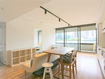 Furnished 2 bedrooms with a car space in Guild