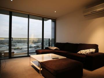 Furnished Apartment in the Heart of Tooronga Shopping...