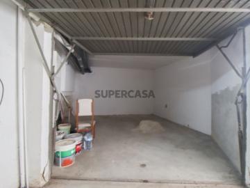 Garagem na Baixa da Banheira