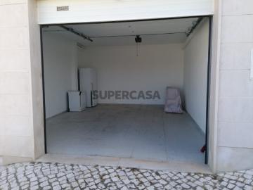 Garagem box no centro da Almoinha