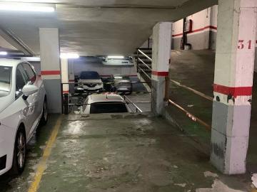 Garaje en venta en calle Echegaray, Badalona, de 13 m²...