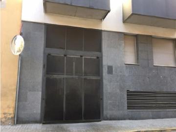 Garaje en venta en calle Ramón y Cajal, Bellpuig, de 11...