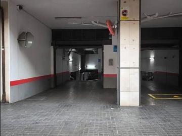 Garaje en venta en calle Almería, Hospitalet de...