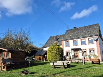 Gemütliches Hunsrücker Bauernhaus mit ca. 1350 m²...