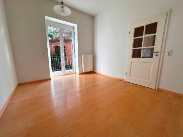 Gepflegte 3 Zi. Altbauwohnung mit Balkon und großer...