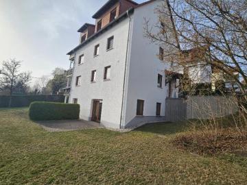Gepflegte 2 Zimmer Wohnung mit Terrasse und Stellplatz...
