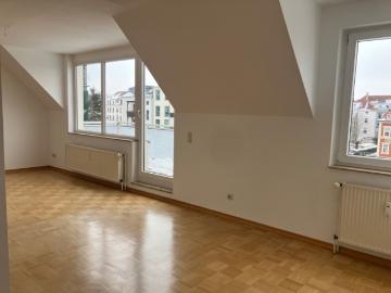 Geräumige 2 Zimmer Dachwohnung mit Balkon und...