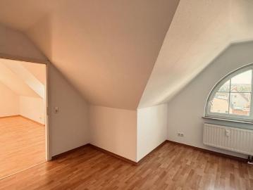 Geräumige Dachgeschosswohnung in guter Lage von Radebeul
