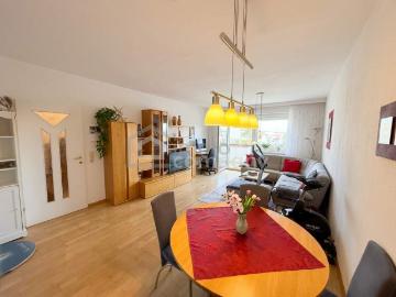 Geräumige Wohnung mit Tiefgaragenstellplatz &...