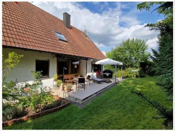 Geräumiges Einfamilienhaus auf 786 m² großem Grundstück...