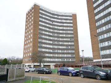 Gooderham House, Grays RM16, 3 bed flat to rent, £1,350...