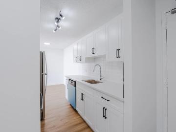 Glenmore Heights 2 Bedroom Apartment for Rent at 620 67...
