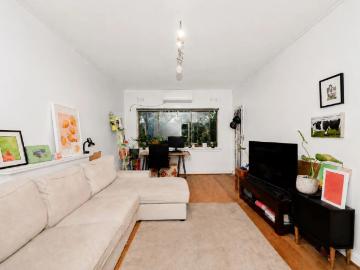 Ground Floor, Art Deco Apartment Moments from the Beach,...