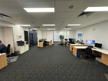 GROUND FLOOR / FULLY FITTED OFFICE / STREET FRONTAGE
