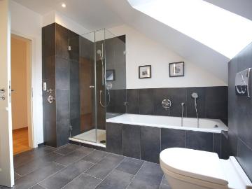 Großartige Atelierwohnung mit Luxus Bad über den Dächern...