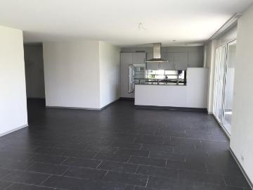 Grosse Familienwohnung mit eigener Terrasse