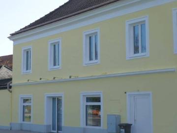 Große, neu renovierte Mietwohnung mit Terrasse in sehr...