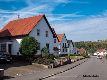Großes Einfamilienhaus mit Schwimmbad