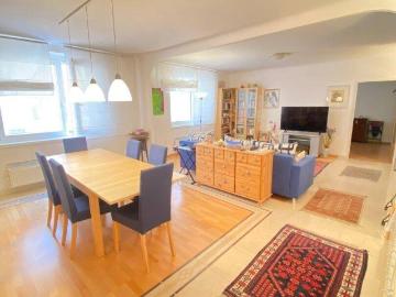 Großzügige 5 Zimmer Eigentumsimmobilie, aufgeteilt in...