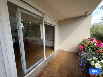 Großzügige 2 Zi Wohnung mit Süd/West Loggia und Grünblick