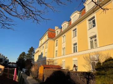 großzügige 2 Zimmer Wohnung im 1. Liftstock in guter...