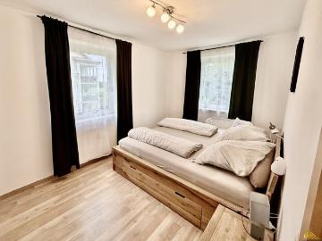 Großzügige 3 Zimmer Wohnung mit Loggia