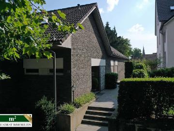 Großzügige Unternehmervilla mit vielen Möglichkeiten in...