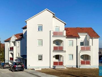 Großzügige Familienwohnung im 1. OG mit Loggia