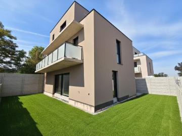 Großzügiges Einfamilienhaus mit vielen Freiflächen Ein...