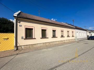 Großzügiges Einfamilienhaus mit Garten & Pool in...