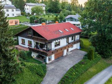 Großzügiges Haus mit idyllischem Garten nahe dem Attersee