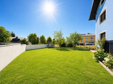 Großzügiges Wohnen in modernisiertem Mehrfamilienhaus...
