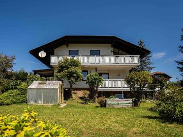 Großzügiges Wohnhaus mit zusätzlicher Einheit – ideal...