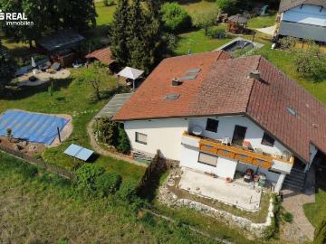 Großzügiges Wohnhaus mit zwei Wohneinheiten