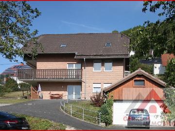 Großzügiges Wohnhaus mit 2 Einliegerwohnungen